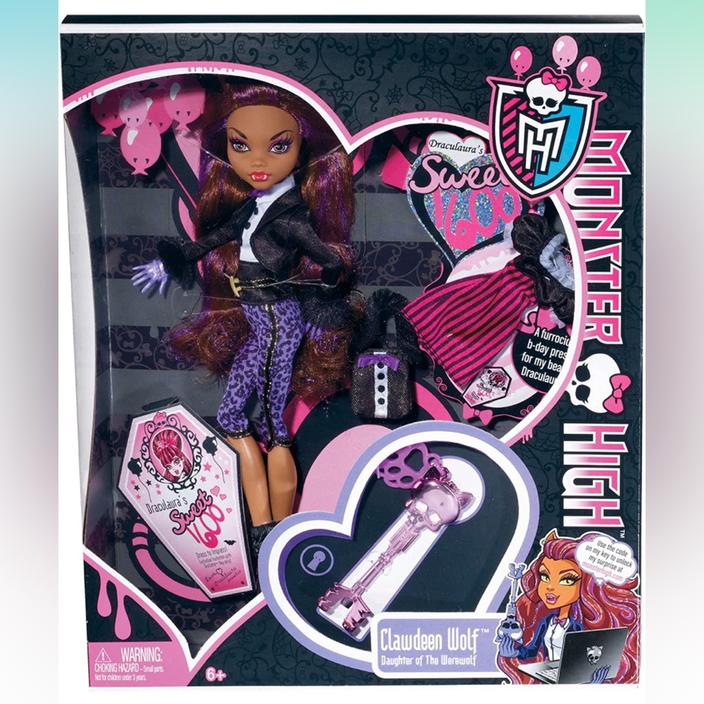 Monster High Clawdeen Sweet 1600 Key, Shoes and White Shirt - Picture 3 of 5